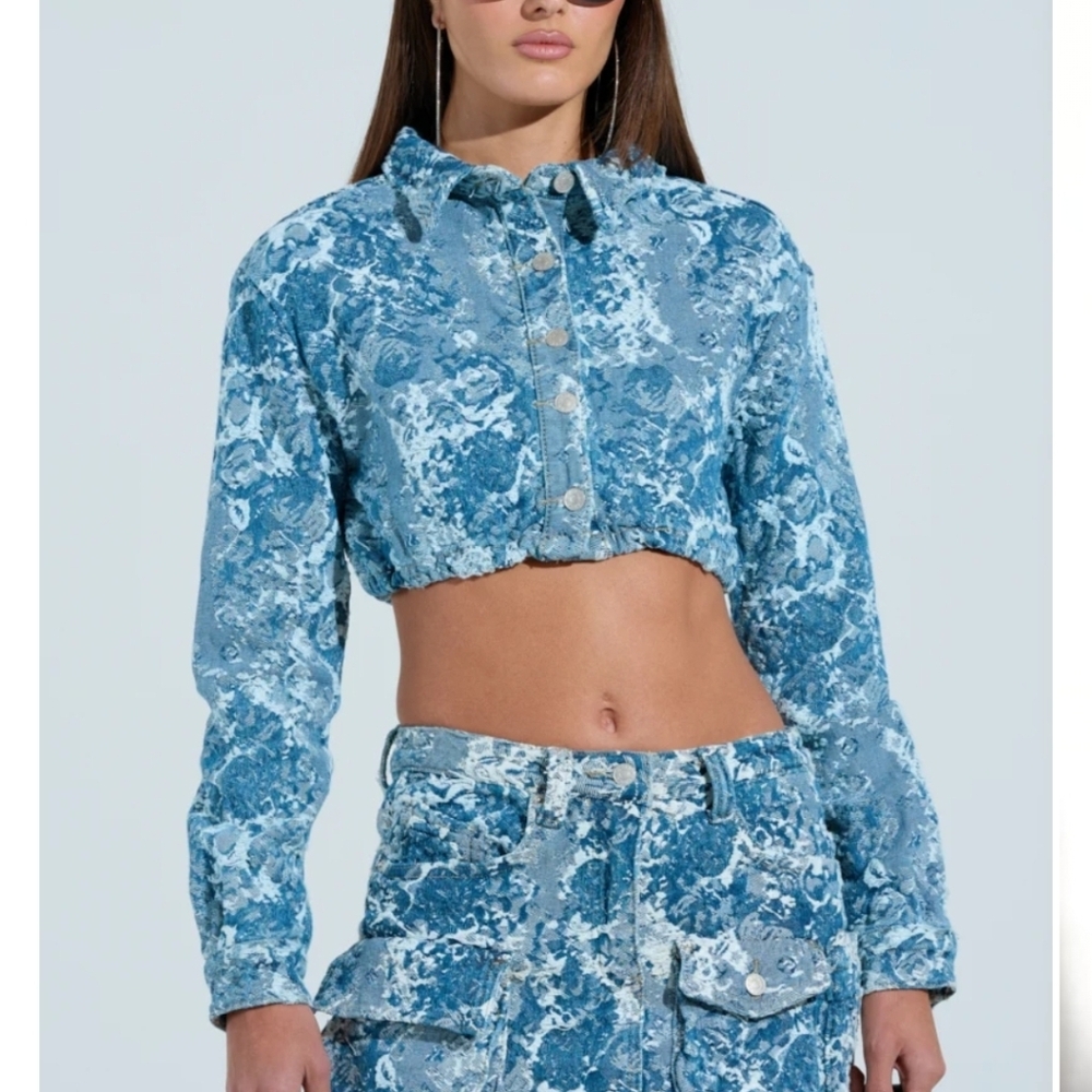 DAY N NIGHT CROPPED DENIM BUTTON DOWN -  M
